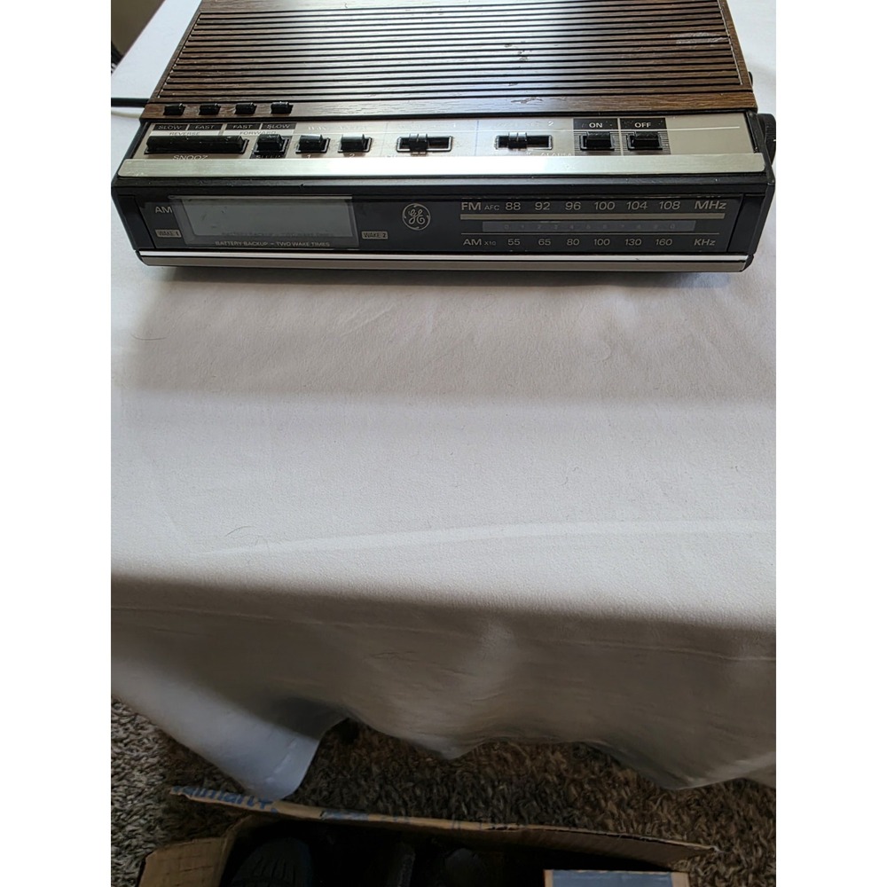 Vintage Ge  Radio Alarm Clock